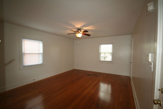 Photo - Spacious 2nd Floor Apartment - HUGE Kitchen - Between Duke West and Downtown