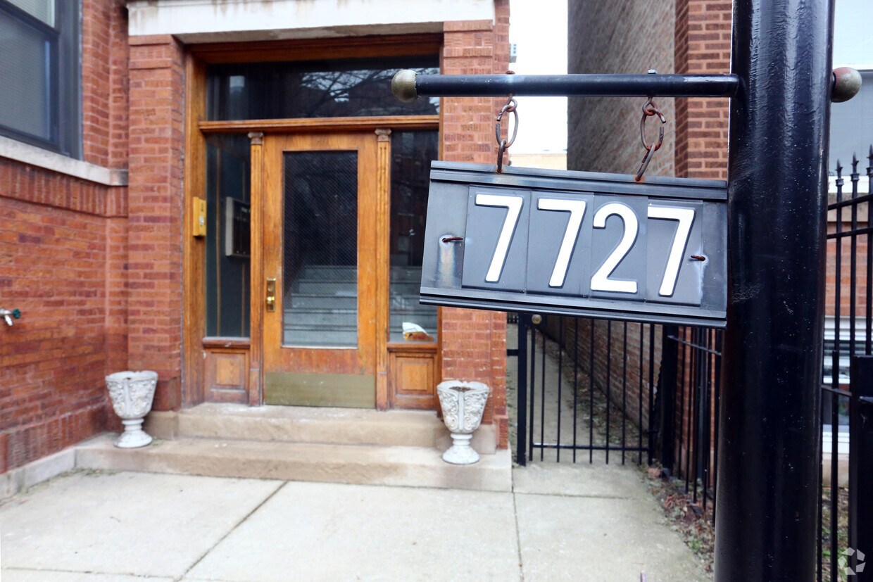 Building Photo - 7727 N Marshfield Ave