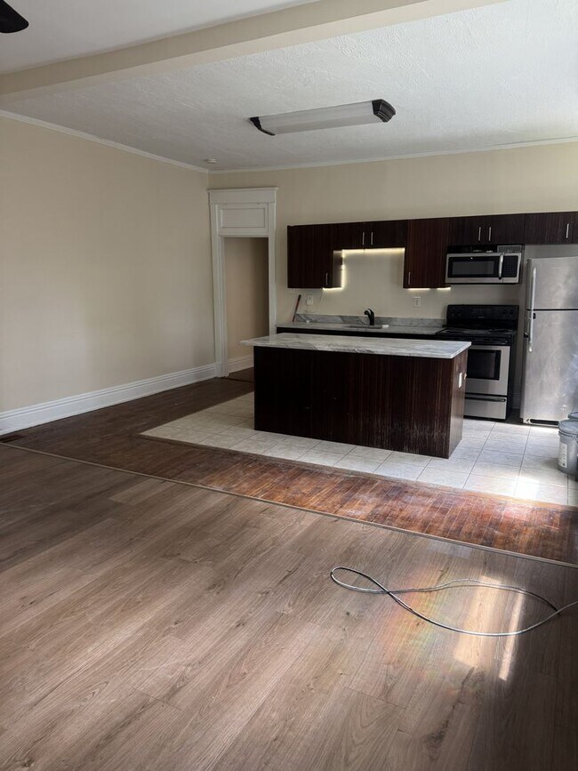 Foto del edificio - 2422 Barton Ave