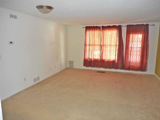 Building Photo - 117 Fieldcrest St