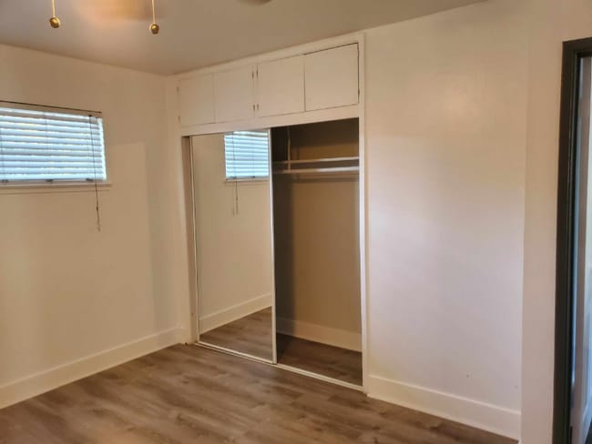 Building Photo - 617 S 9th St