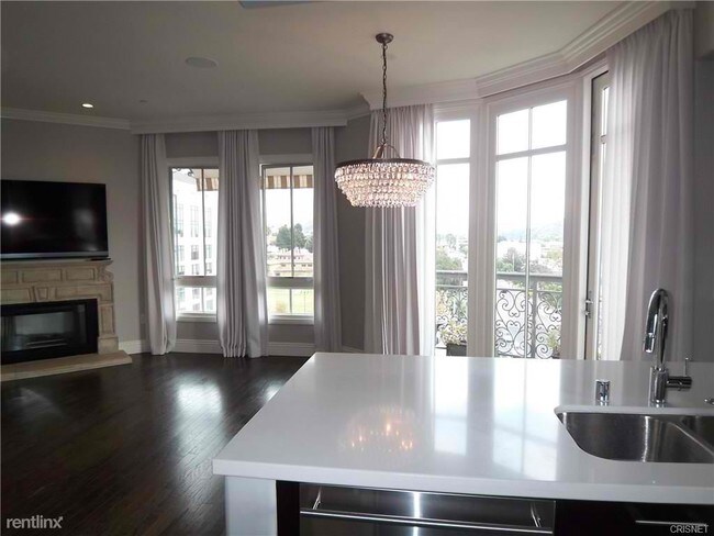Foto del edificio - 2 br, 3 bath House - 660 Caruso Ave