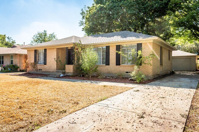 Building Photo - 2 Bedroom, 2 Bath in Old Lake Highlands