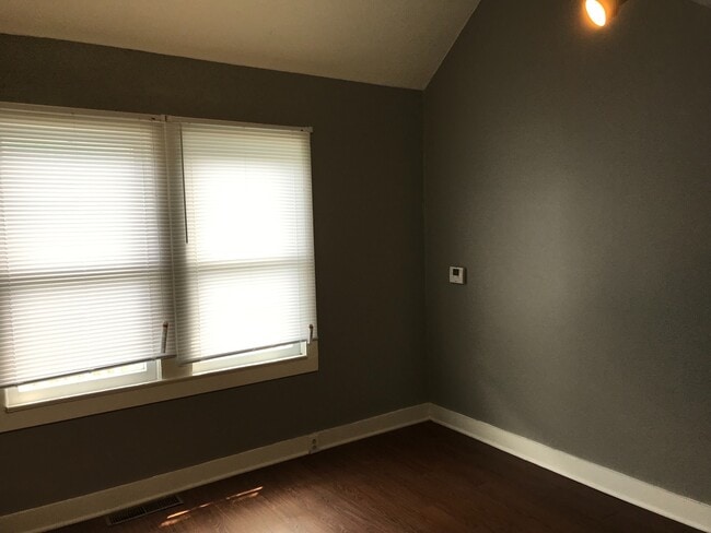 Photo - 910 N Ewing St Apartment