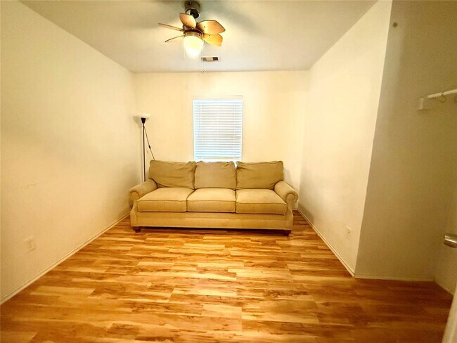 Foto del edificio - 15327 Harris Canyon Ln