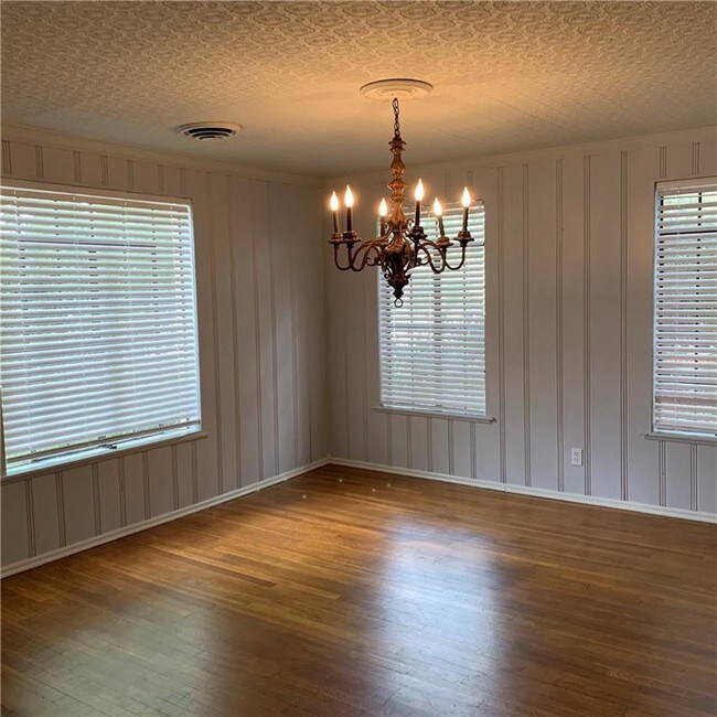 Foto del edificio - 3313 S University Dr