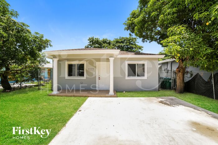 Primary Photo - 10131 W Indigo St