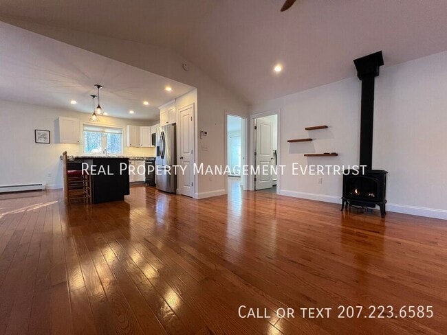 Building Photo - 65 Shore Rd