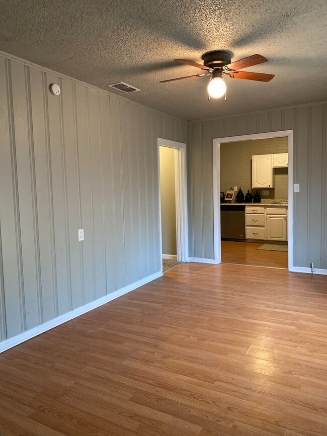 Building Photo - Total updated 5 bedroom home!! New floorin...
