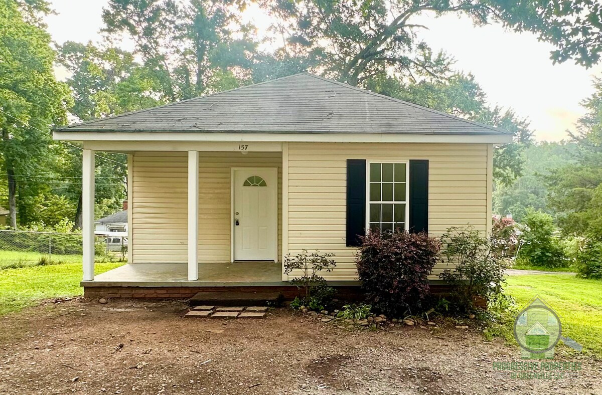 Primary Photo - 157 Cobb St