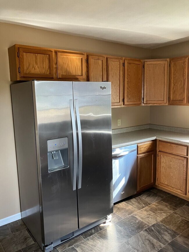 Building Photo - 4 bedroom home near Lake Manawa