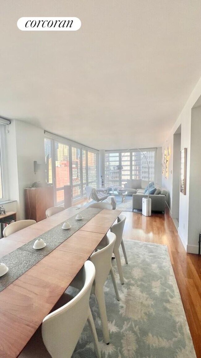 Foto del edificio - 250 E 53rd St