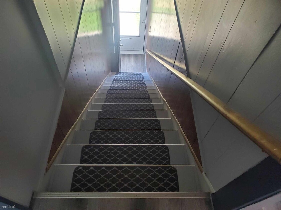 2 br, 1 bath Duplex - 217 Mason St upstai... - 2 br, 1 bath Duplex - 217 Mason St  upstai...