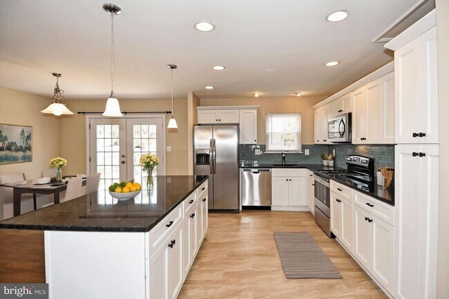 Foto del edificio - Beautifully renovated 3-bedroom, 2.5-bath detached home