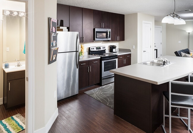 The-Avenue-at-Norman-Off-Campus-Apartments-Near-University-of-Oklahoma-Kitchen - The Avenue at Norman