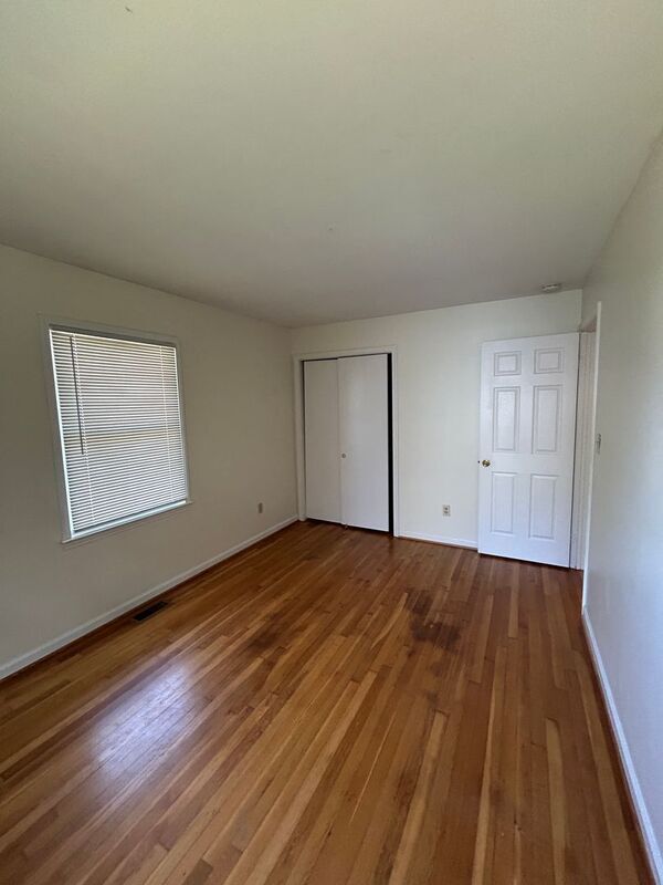 Building Photo - 410 Hubbard Ln