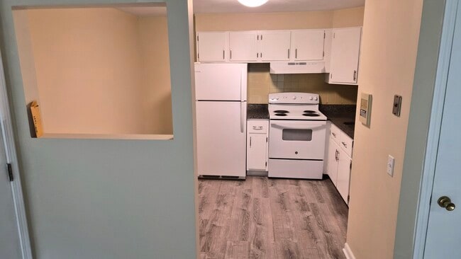 Building Photo - 176 Maple Ave