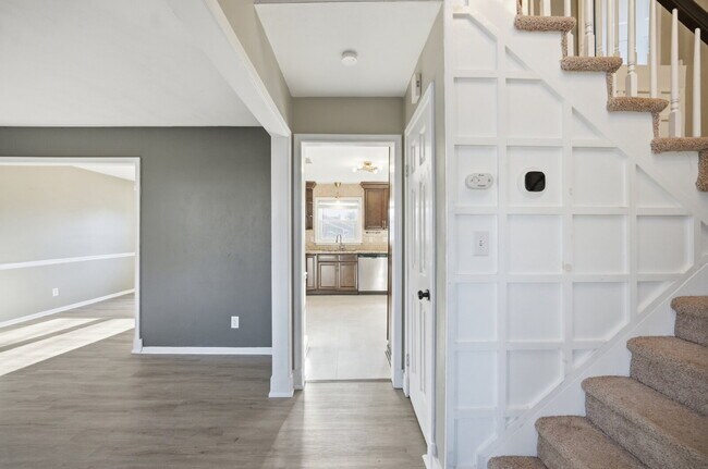 Foto del edificio - DESIGNER STYLE 3 BED, 2.5 BATH WITH GARAGE AND LOTS OF EXTRAS IN VIRGINIA BEACH