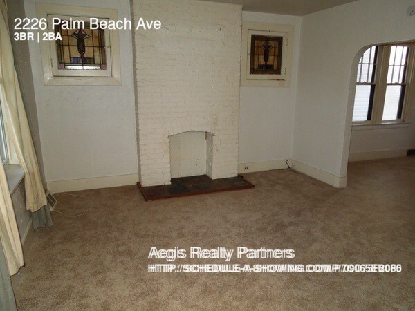 Building Photo - 2226 Palm Beach Ave