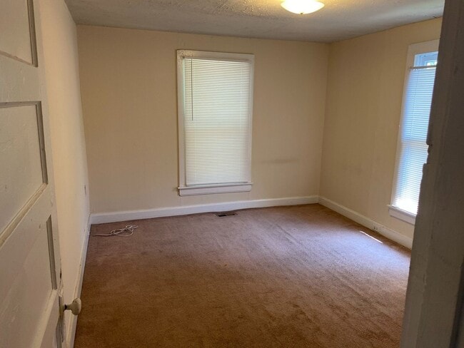 Building Photo - 339 Park Ave