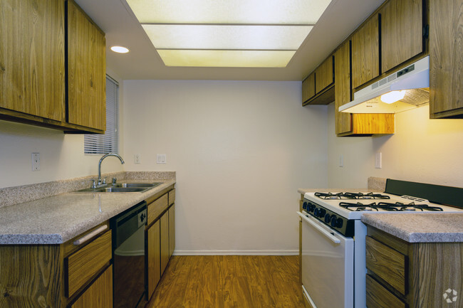 1BR, 1BA - 605 SF - Meadowood Apartments