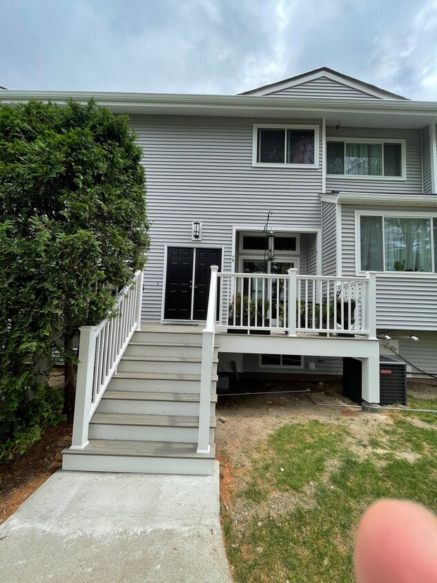 Primary Photo - 255 North Rd