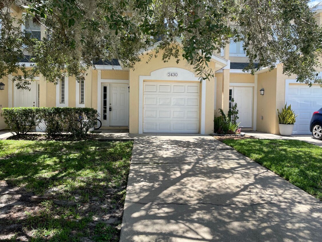 Foto principal - 3 Bedroom, 2.5 Bath Townhome in Kissimmee!