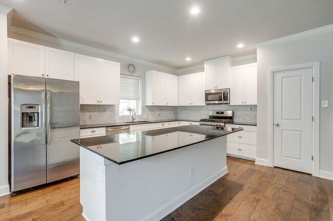 Foto del edificio - Amazing Student Housing- 4 Bed, 2 Bath Hom...