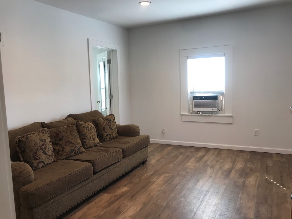 Building Photo - 16 High St