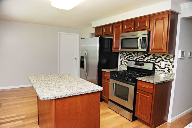 Building Photo - 312 S Salem Dr