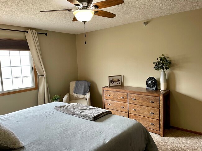 Building Photo - 2552 Bedford Ct