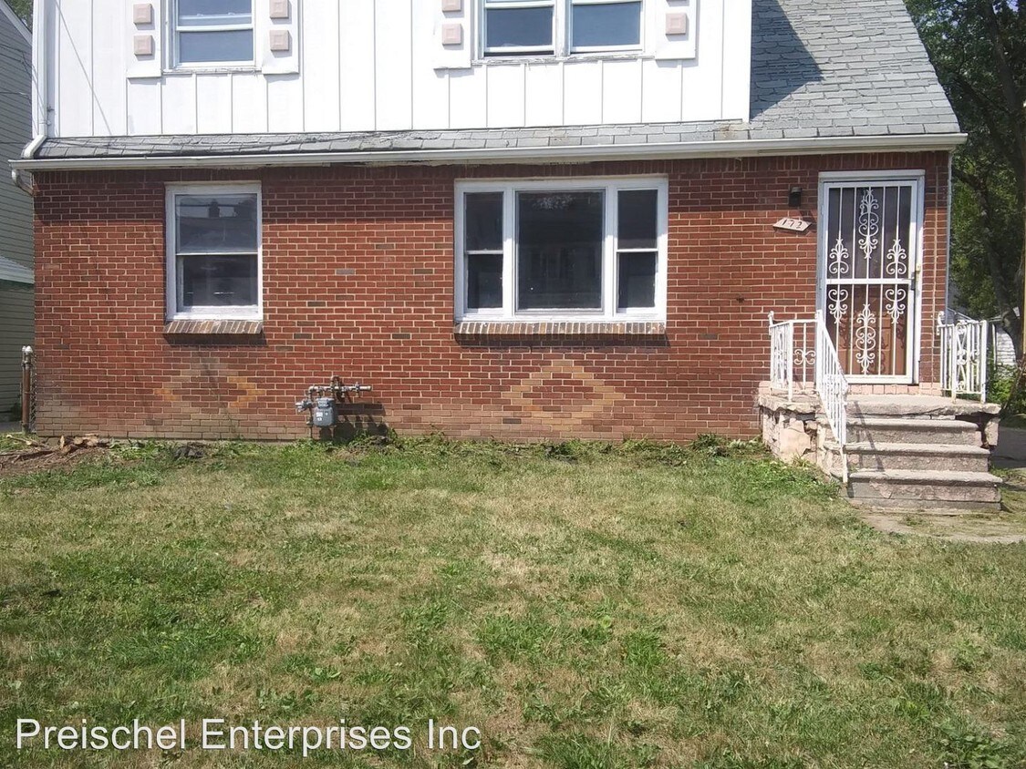 Foto principal - 4 br, 2 bath House - 172 Easton Ave