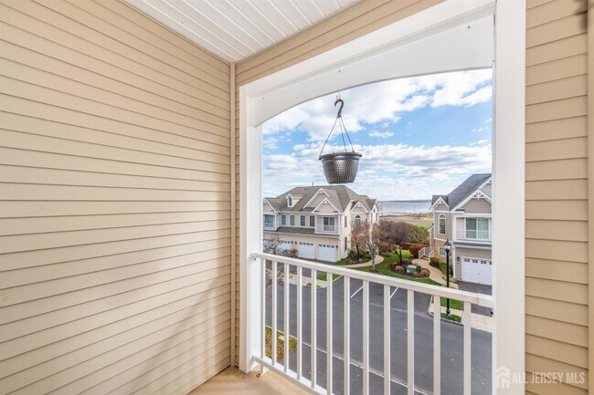 Foto del edificio - 43 S Shore Dr