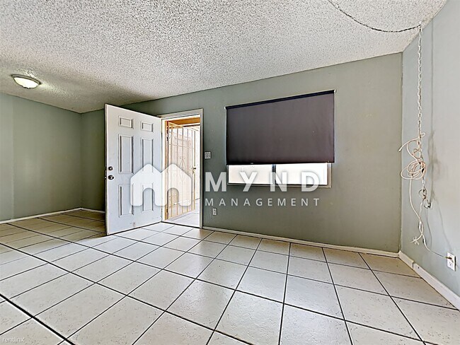 Building Photo - 2 br, 1 bath Townhome - 4617 E Jones Ave