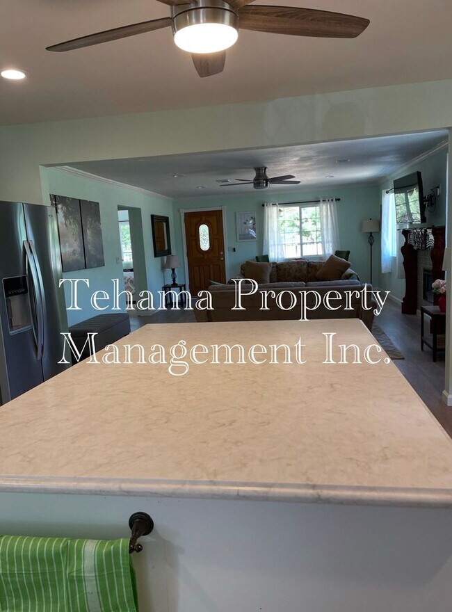 Building Photo - 2 bed 2 bathroom home in the El Camino/Gerber Area Available Unfurnished or Furnished