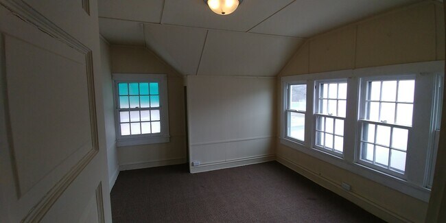 Building Photo - 616 Wheeler Ave
