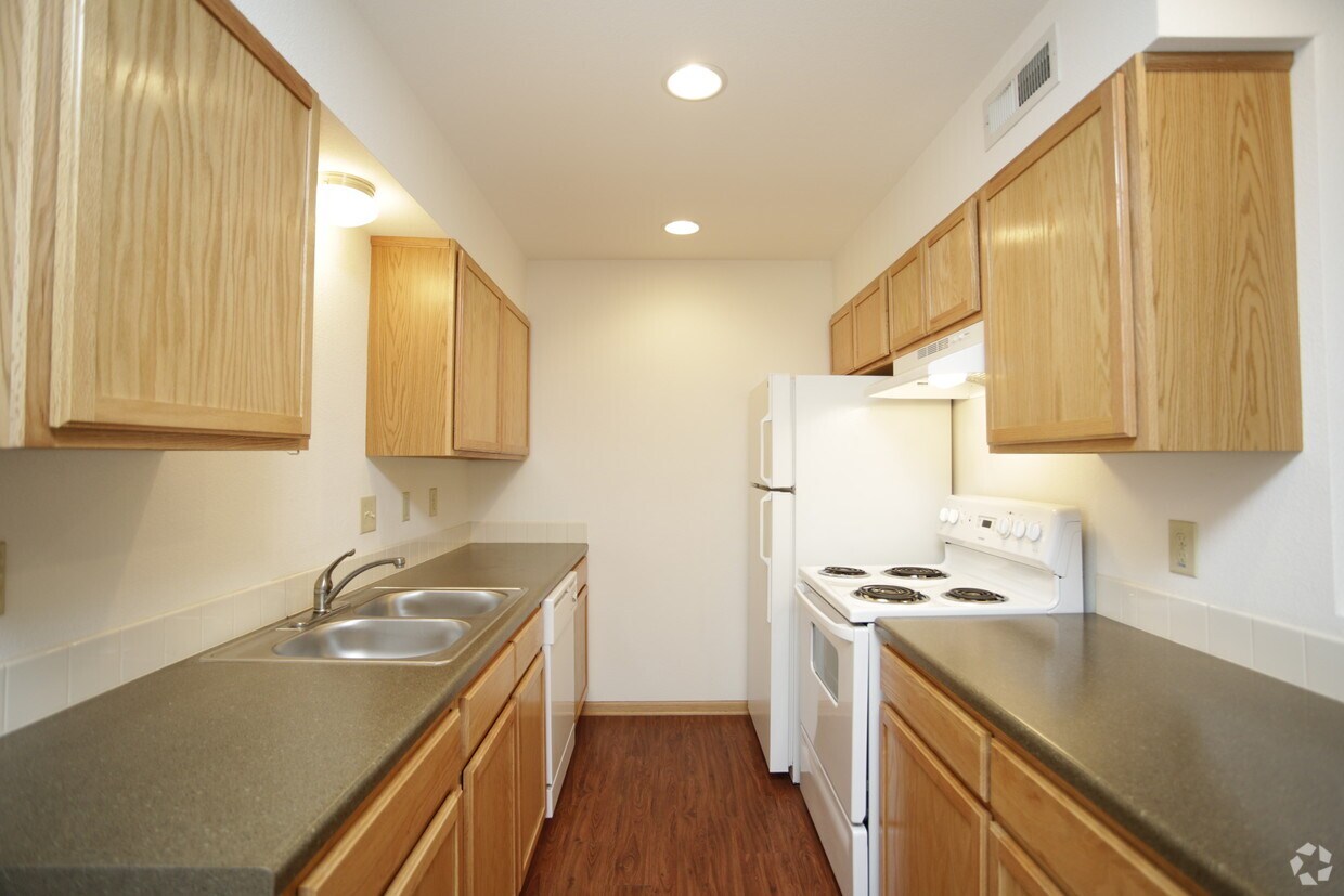 Highland Square Apartments 1322 N Woodlawn St Wichita, KS