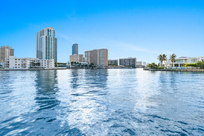 Foto del edificio - 121 Golden Isles Dr