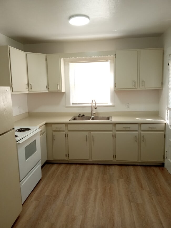 Kitchen - 2815 Kingston Ave