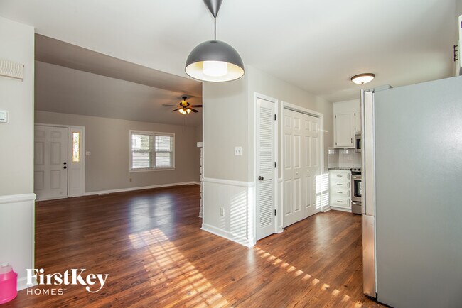 Building Photo - 2449 Amity Ave