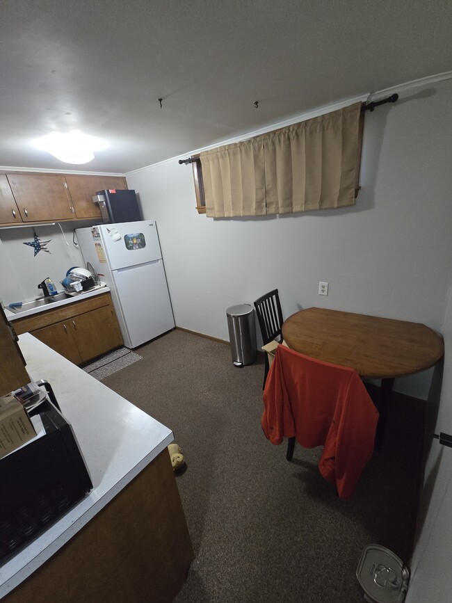Building Photo - 207 W Holly St