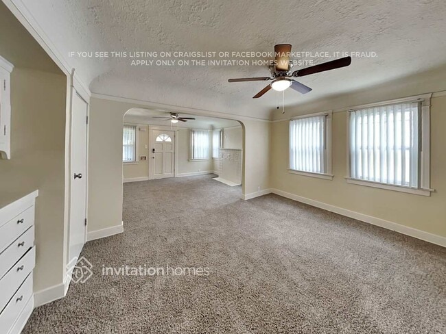 Foto del edificio - 2048 W 65th Pl