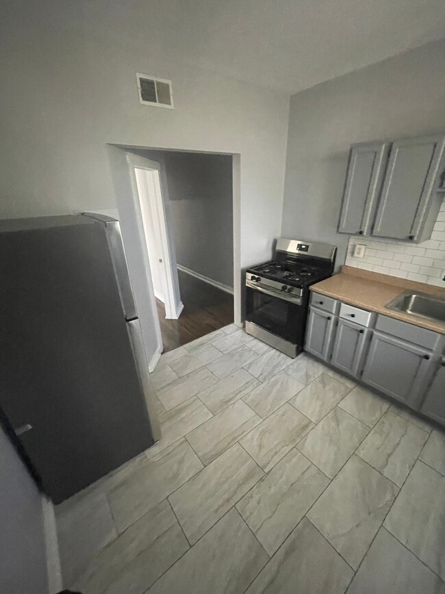 Foto del edificio - 2118 E 68th St