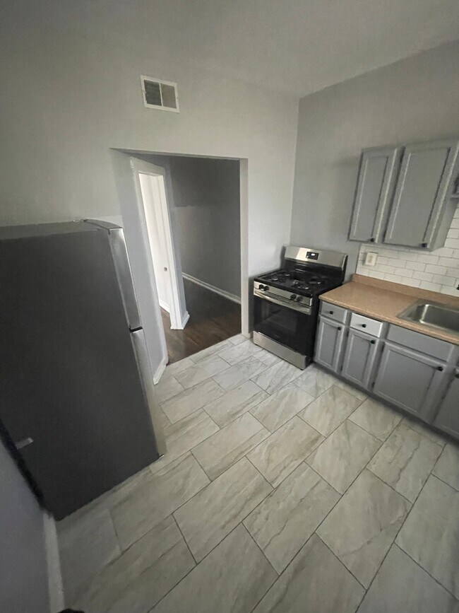 Foto del edificio - 2118 E 80th St