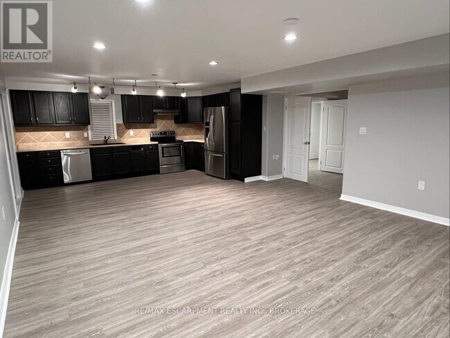 Building Photo - 205 Dorchester Dr