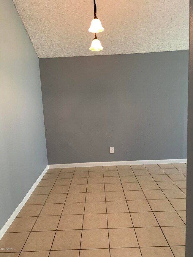 Building Photo - 8145 San Jose Manor Dr E