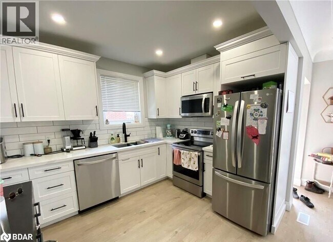 Photo du bâtiment - 889 Fennell Ave E