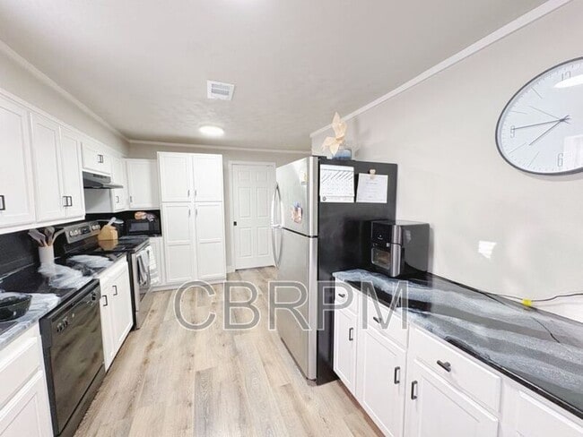 Building Photo - 2008 26th St