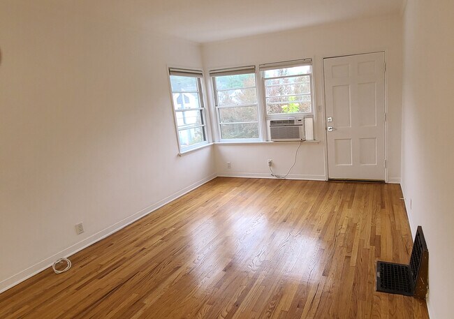Livingroom - 2120 Griffith Park Blvd