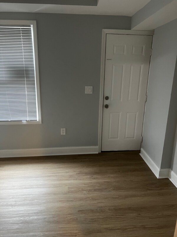 Foto del edificio - 2406 Wilkens Ave